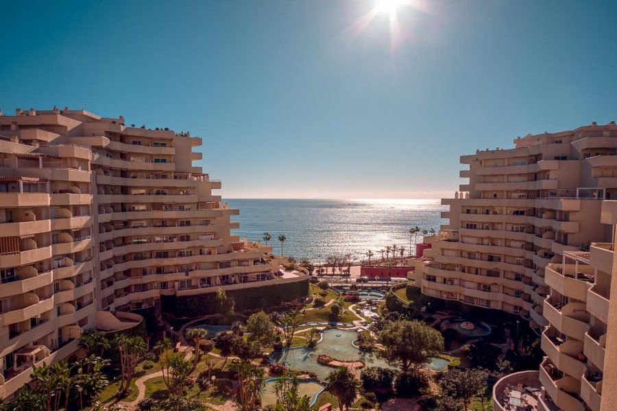 Apartment for 4 with terrace and pool